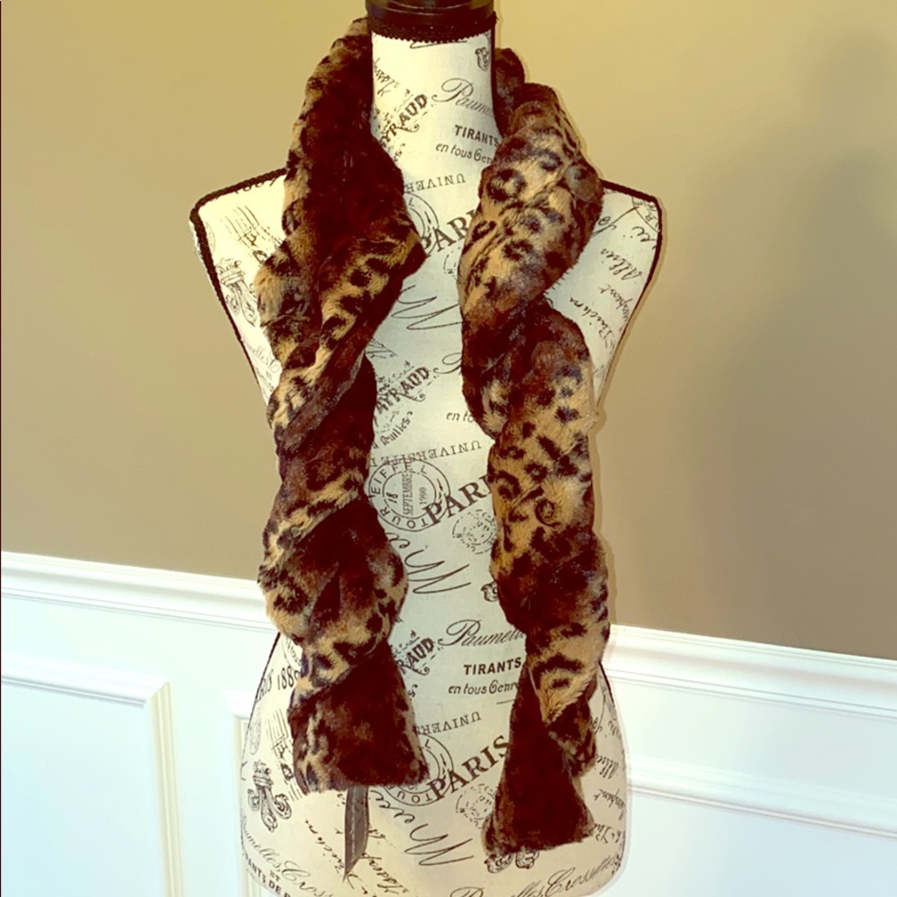 Pandemonium NWT luxury cheetah pattern scarf